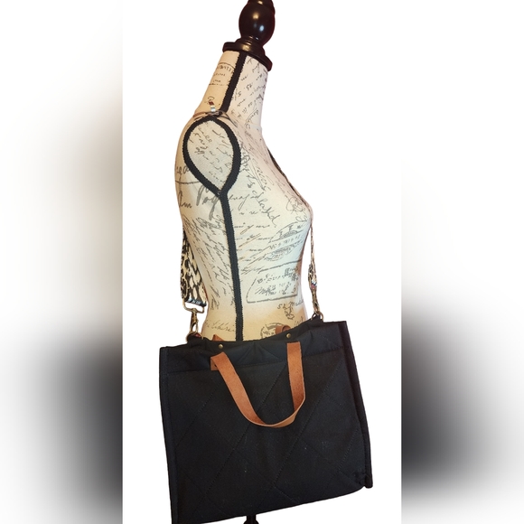 Pretty Simple Carrie Crossbody Tote - Picture 5 of 7